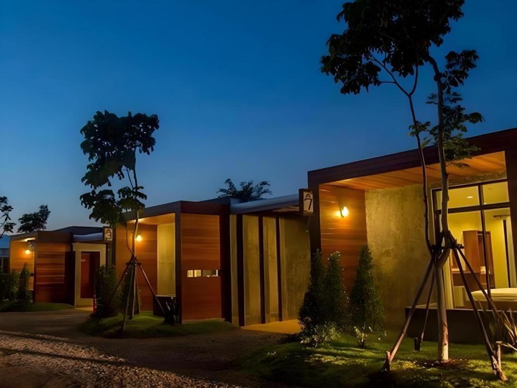 The Infinite Resort Nakhon Sawan Eksteriør billede