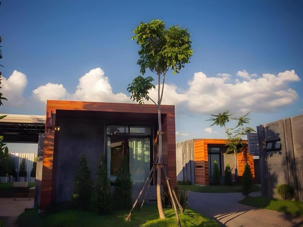 The Infinite Resort Nakhon Sawan Eksteriør billede